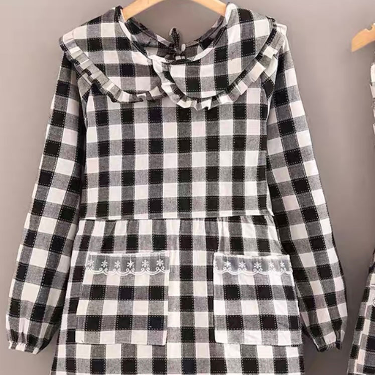 Long sleeves Apron - Ruffle Trim Black & White Checks